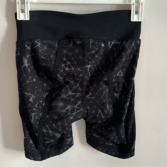 Lululemon Geo Print Padded Biker Shorts - Picture 3 of 5